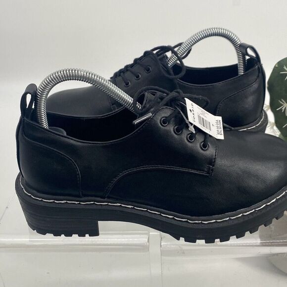 New Torrid Black Oxford Lace-up Sz 7 Extra Wide Vegan Leather - Picture 2 of 11